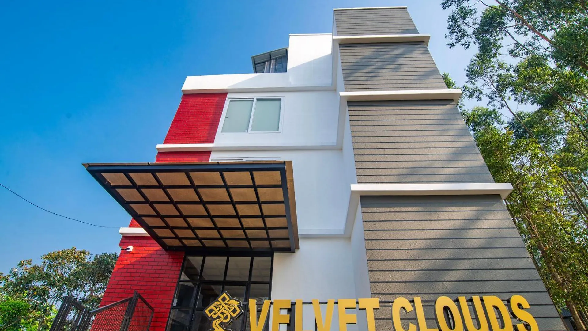 Velvet Clouds Munnar Hotel