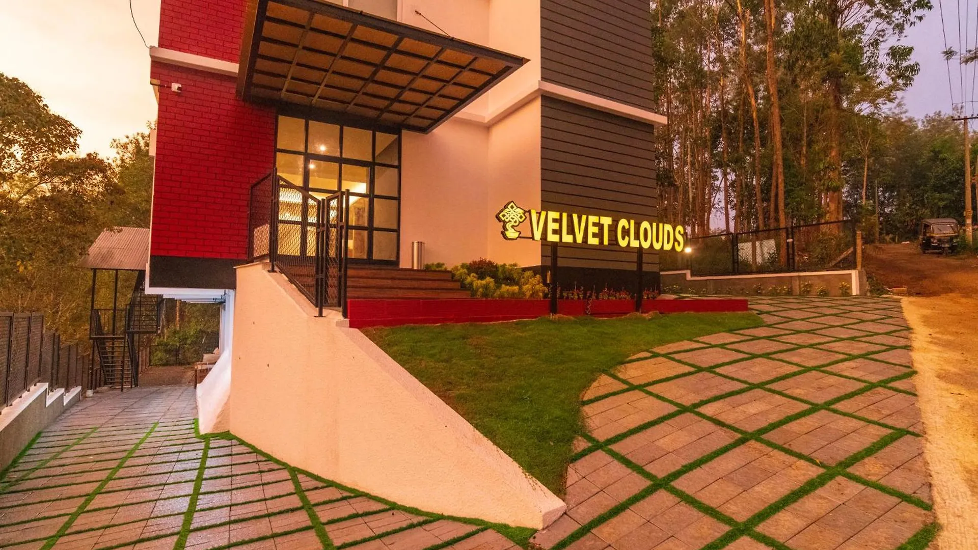 Velvet Clouds Munnar Hotel