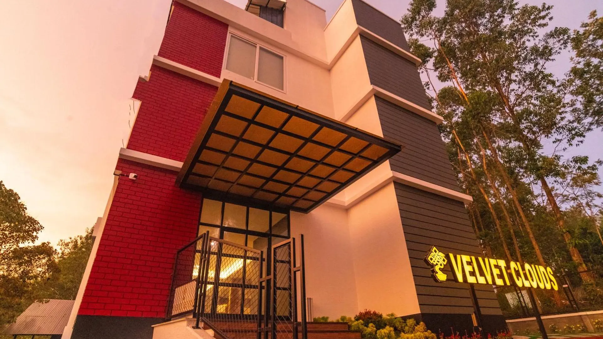 Velvet Clouds Munnar Hotel
