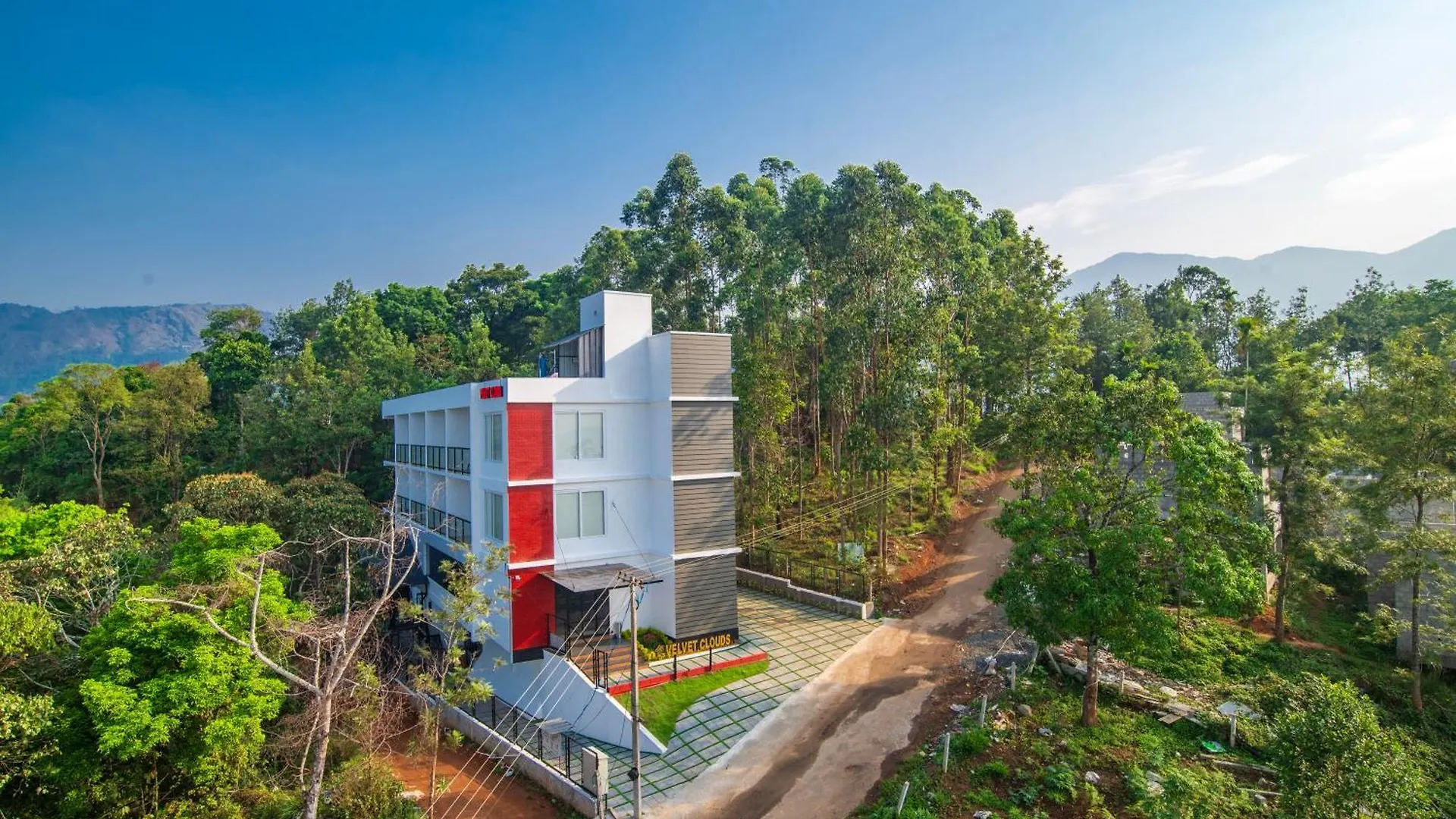 Velvet Clouds Munnar Hotel