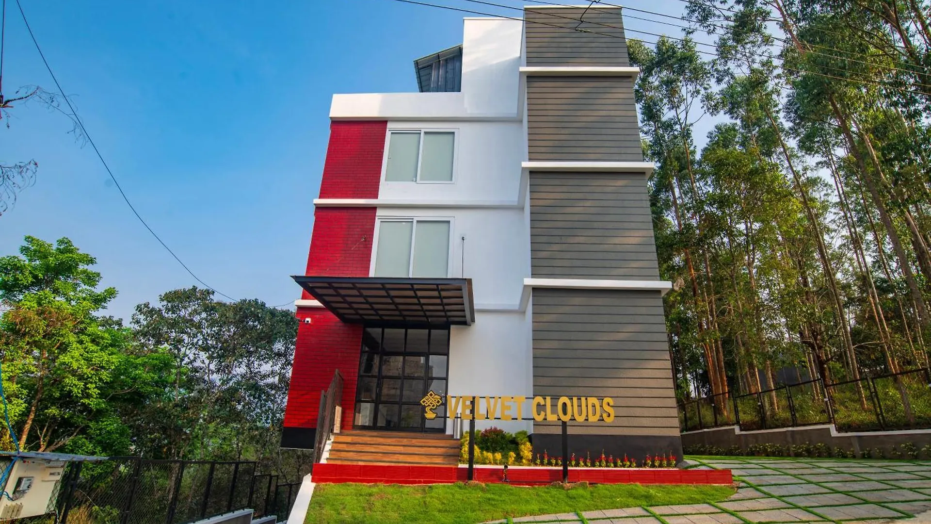 Velvet Clouds Munnar Hotel