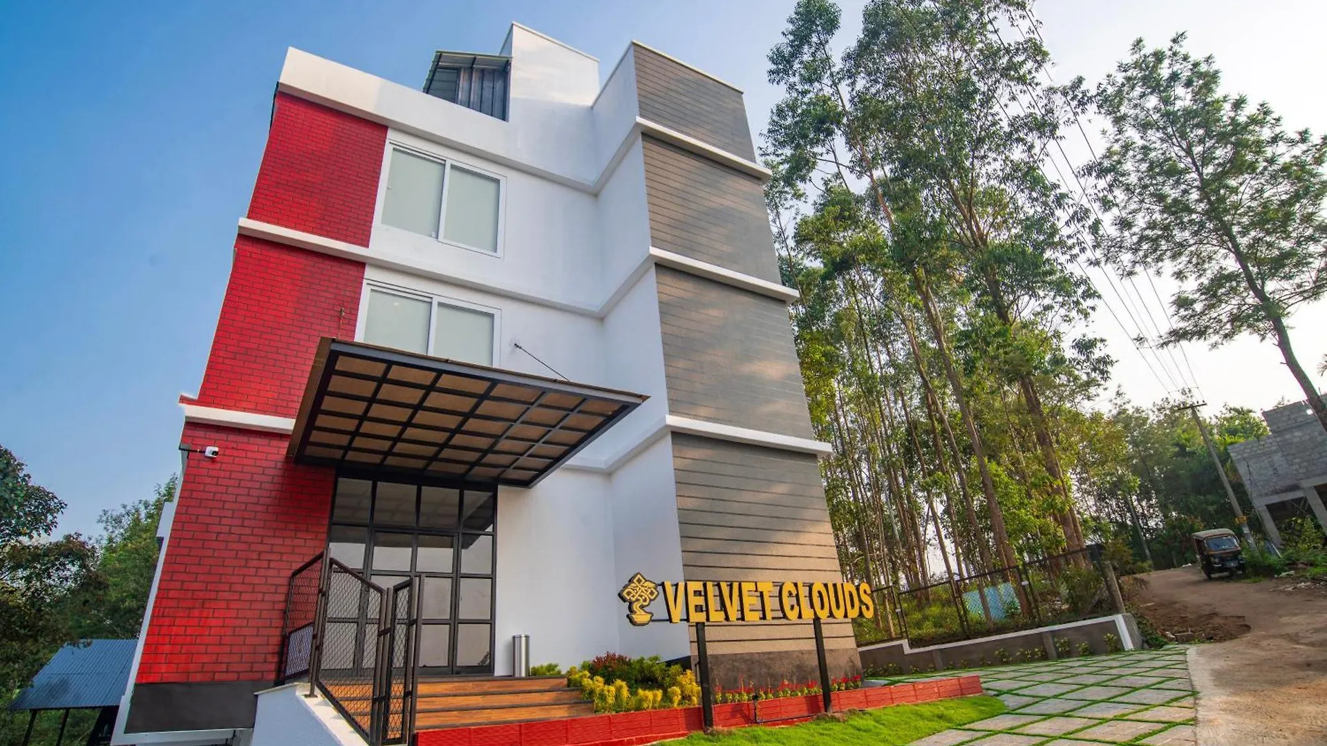 Velvet Clouds Munnar Hotel