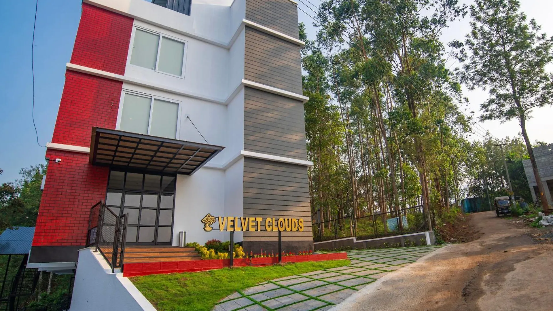 Velvet Clouds Munnar Hotel