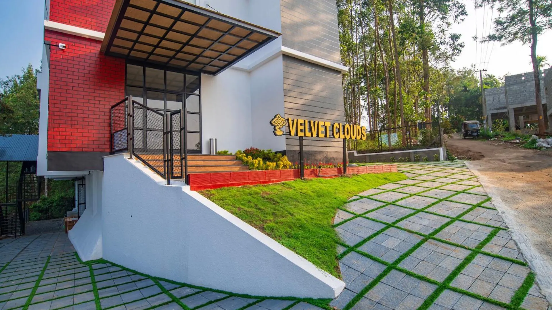 Velvet Clouds Munnar Hotel