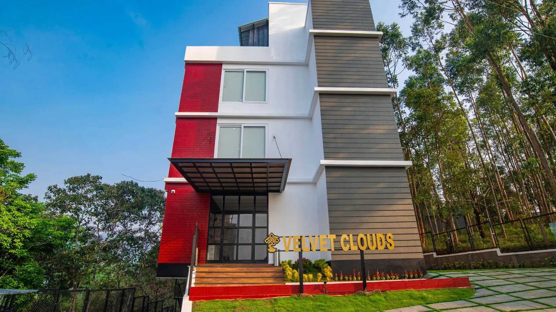Velvet Clouds Munnar Hotel