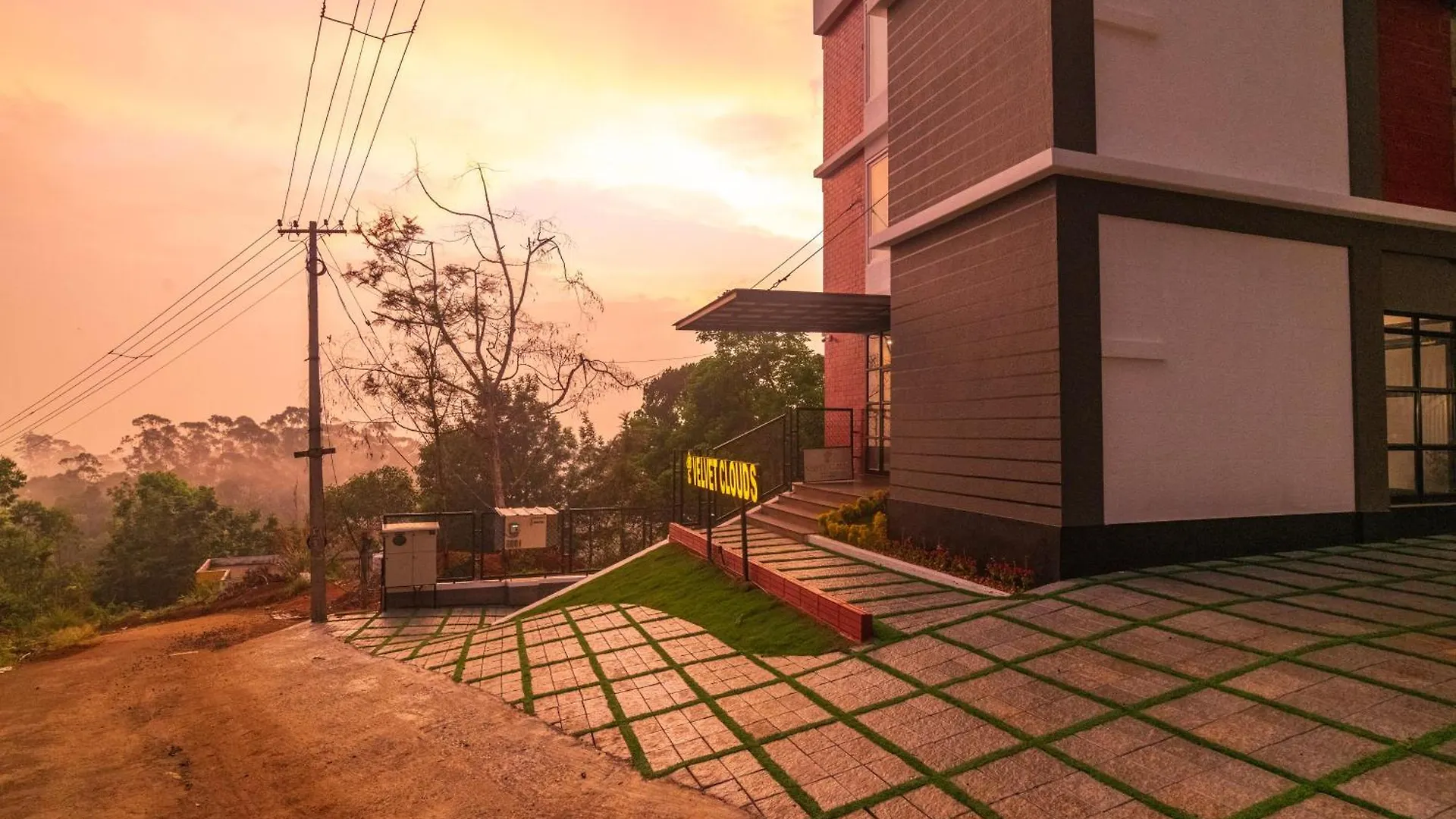 Velvet Clouds Munnar Hotel