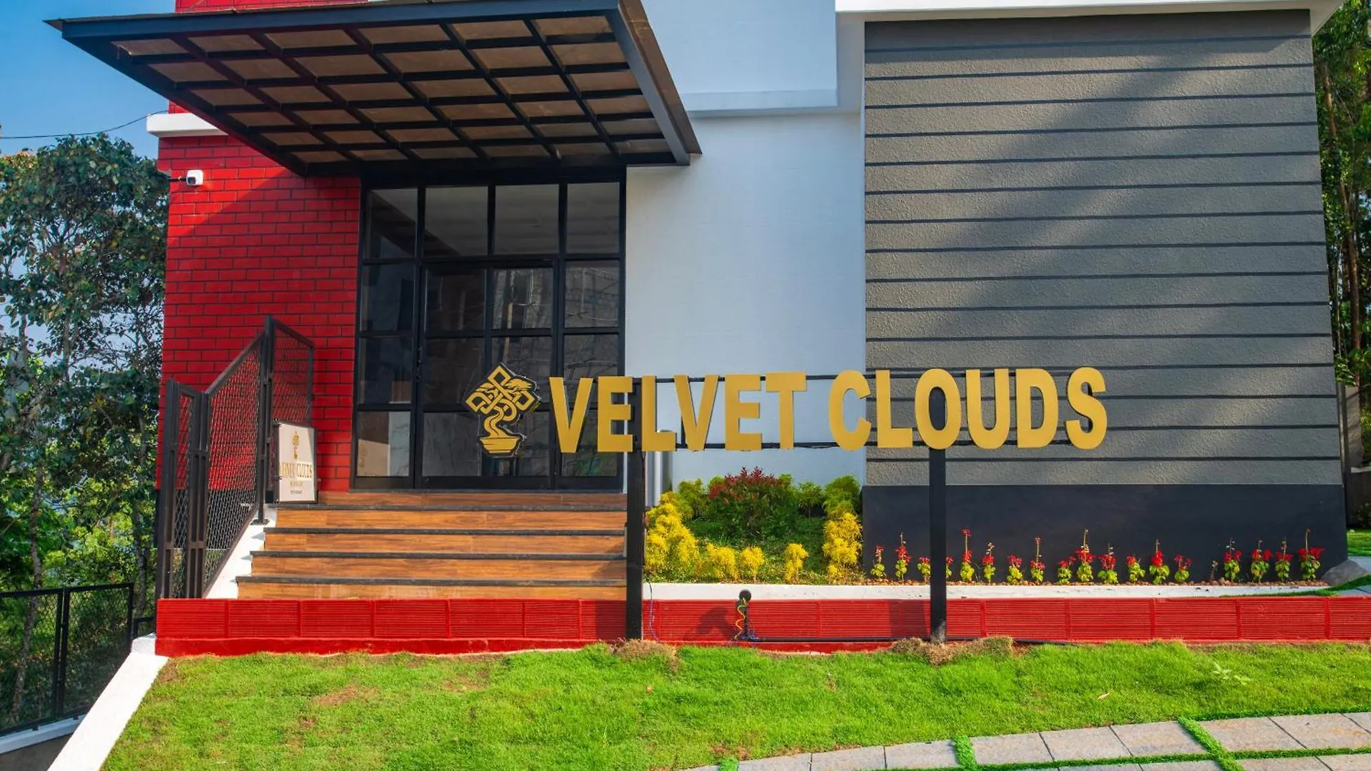 Velvet Clouds Munnar Hotel