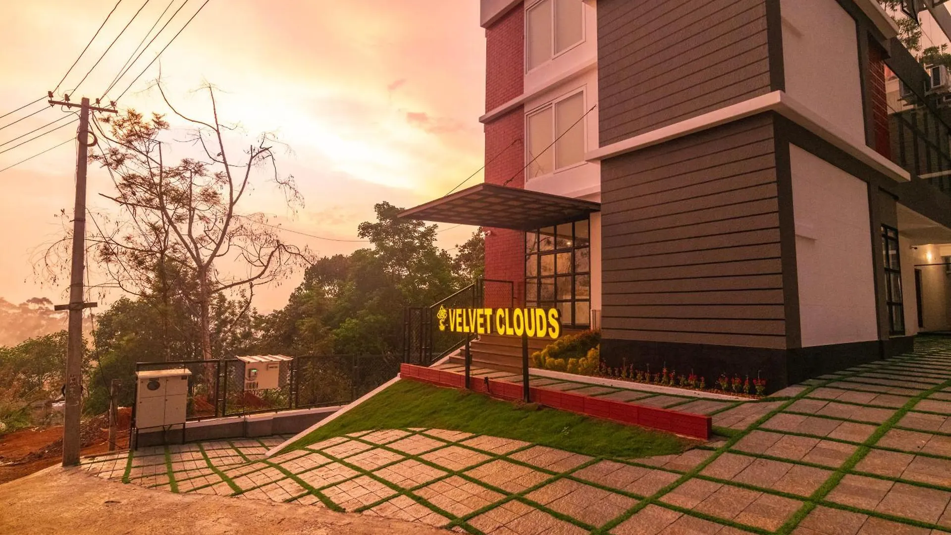 Velvet Clouds Munnar Hotel