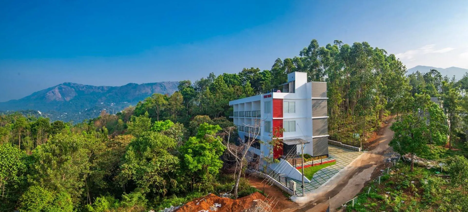 Velvet Clouds Munnar Hotel