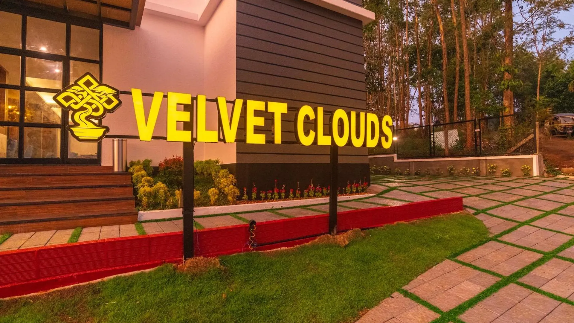 Velvet Clouds Munnar Hotel