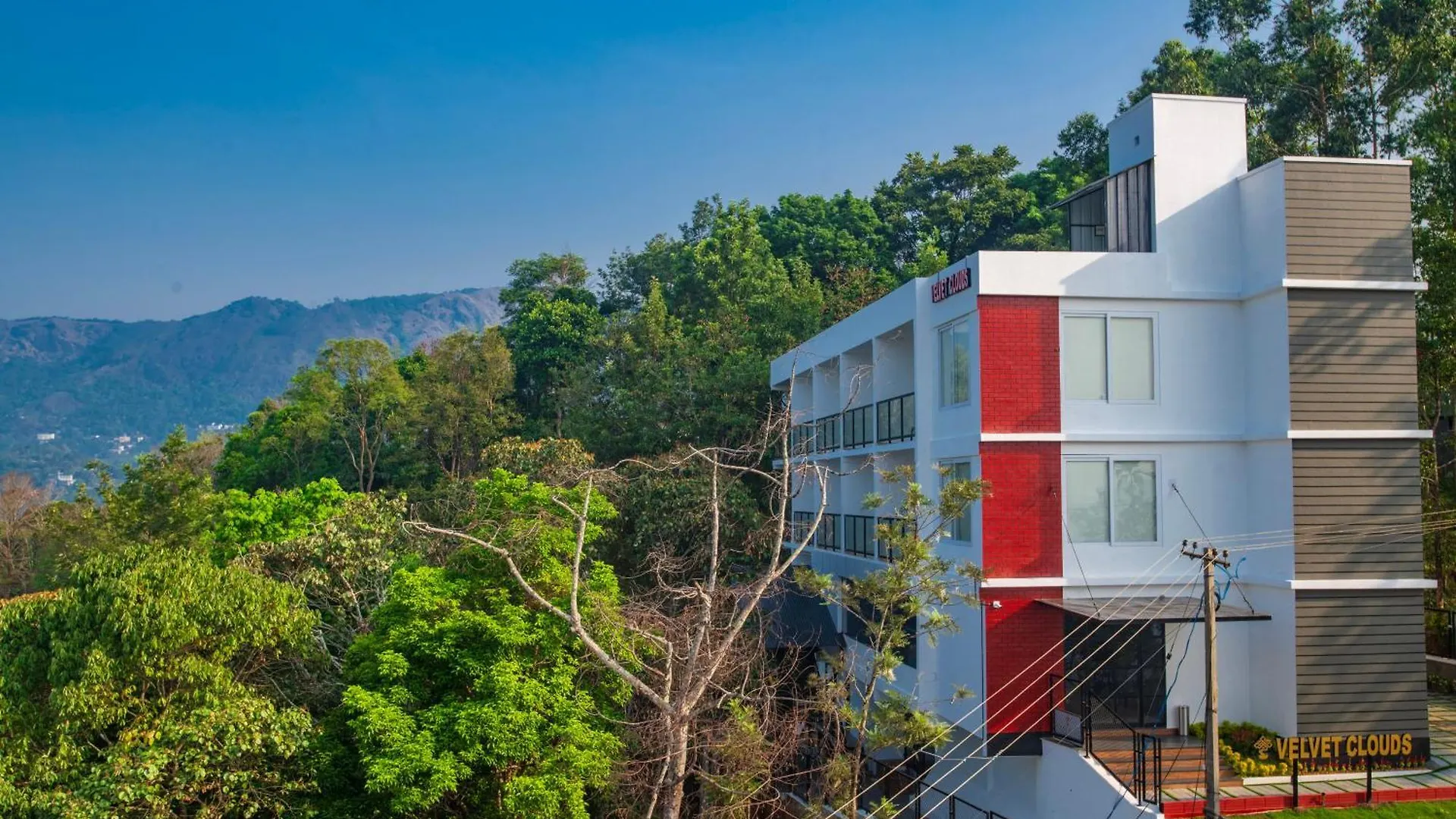 Velvet Clouds Munnar Hotel