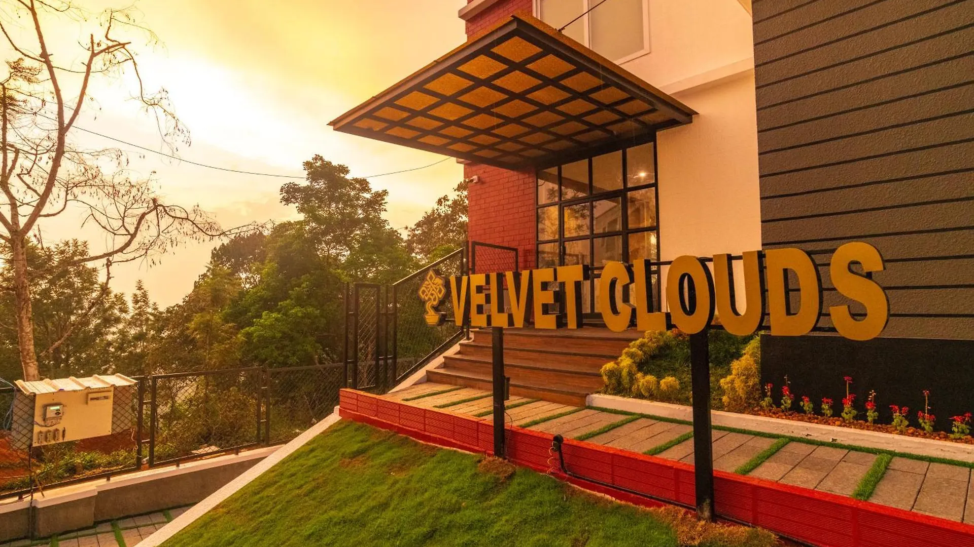 Velvet Clouds Munnar Hotel