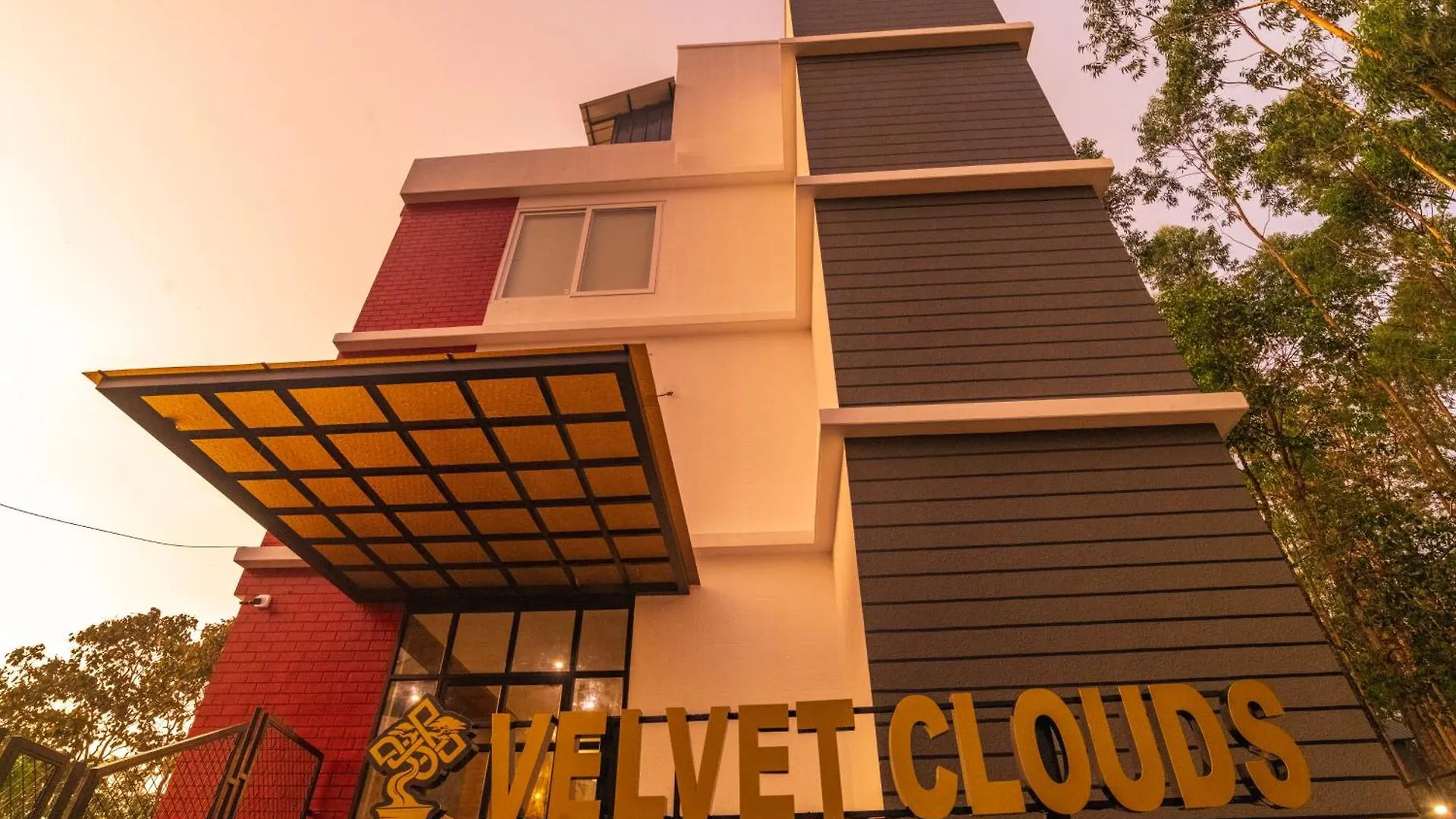 Velvet Clouds Munnar Hotel