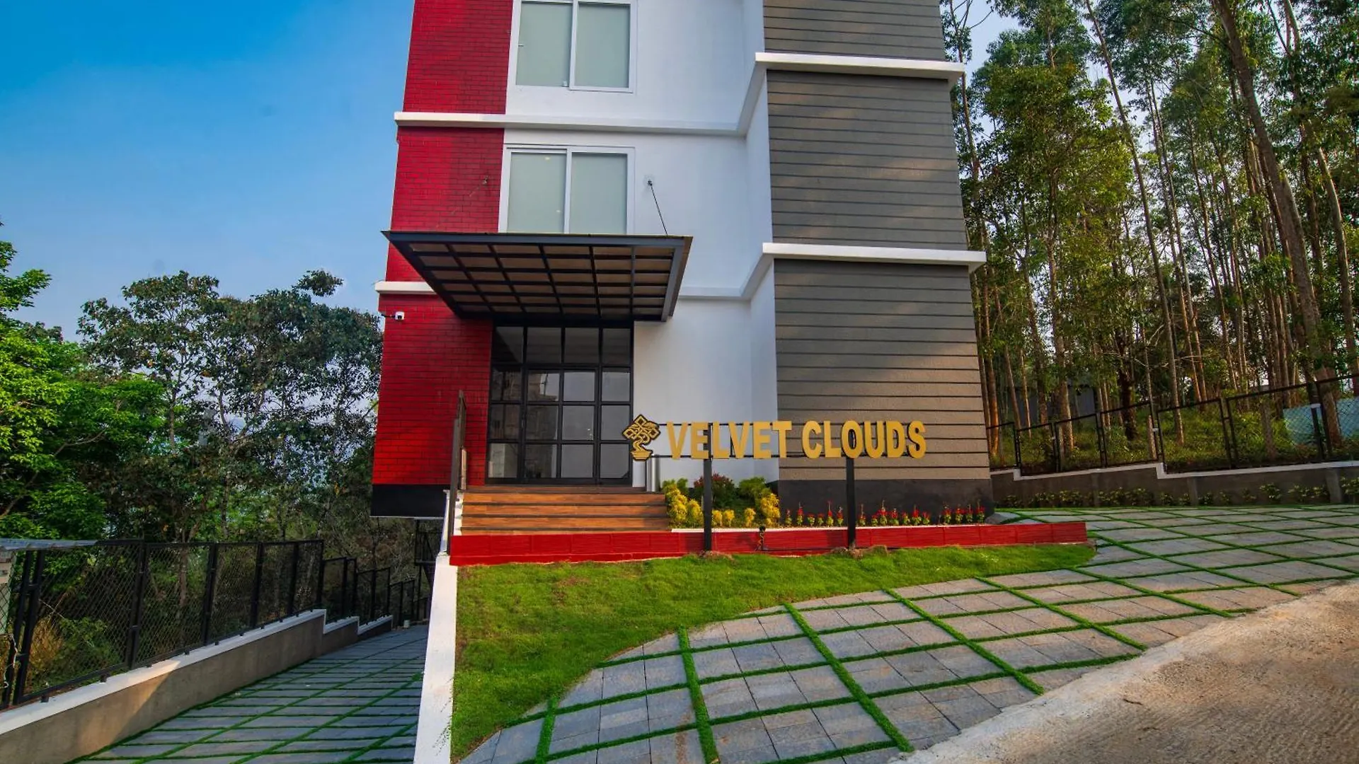 Velvet Clouds Munnar Hotel